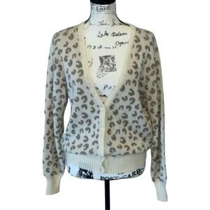 Vintage Montaldo’s Italy Lambs Wool Animal Cheetah Cardigan Sweater sz Medium 